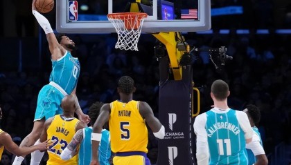 mk体育官网-湖人VS开拓者前瞻：湖人近5战4负，东契奇里夫斯缺阵，老詹单核