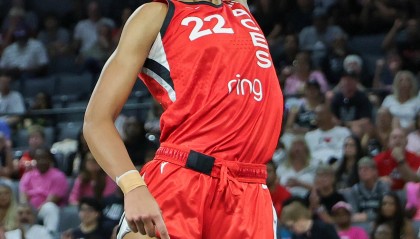 阿贾-威尔逊22次20+15篮板创历史纪录 超越名宿查尔斯登顶榜首