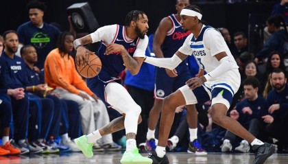 无敌战神！小卡狂轰45+5+5创纪录！加兰给力，爱德华兹空砍36+2+5