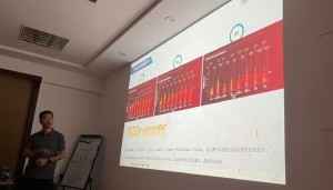 海港邀请同济大学的刘庆广老师为队员们开展了一节运动营养学课程